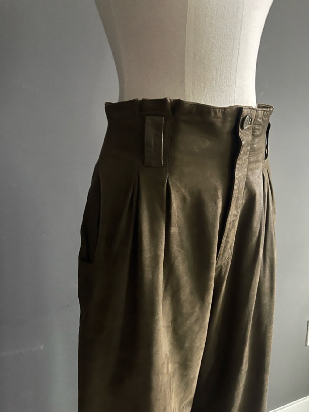 Vintage Leather Trouser Olive High Waist Pleated Minimalist Dark Academia French
